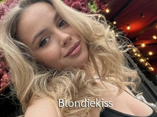 Blondiekiss